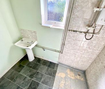 3 bedroom semi-detached house to rent - Photo 6