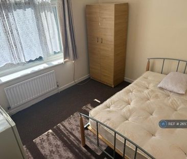 1 bedroom in a house share to rent - Photo 1