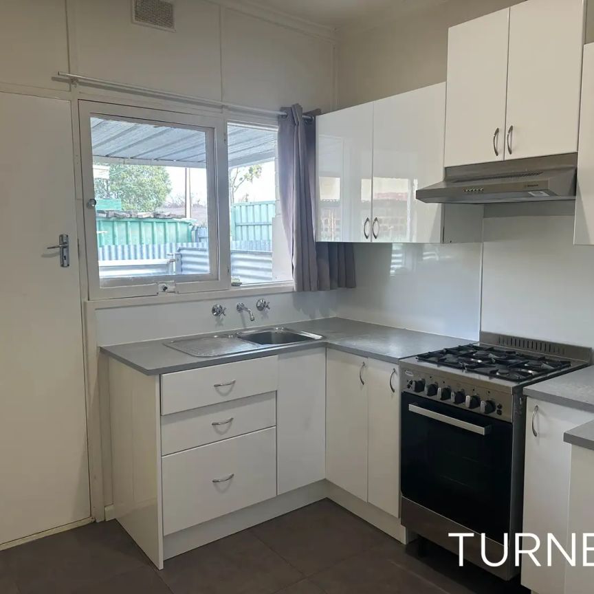 “2 Bedroom unit in convenient location” - Photo 1