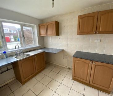 3 bedroom end of terrace house to rent - Photo 4