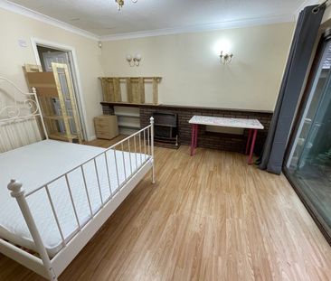 Room in a Shared House, Brill Close, CV4 - Photo 2