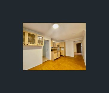 Comfortable 3 bedrooms plus study with double street entry - Photo 5