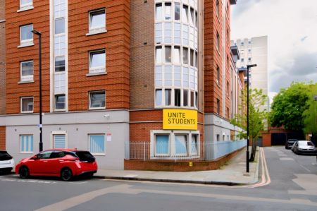 Large Ensuite - Photo 5