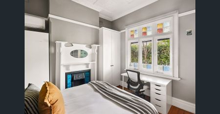 Freestanding home with smart interior renovations - Photo 4