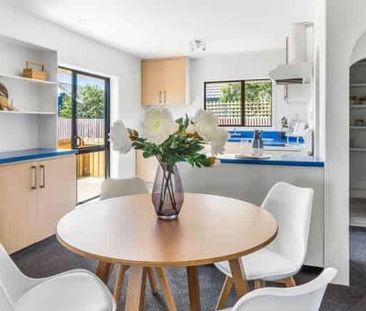 PARKLANDS - THREE BEDROOMS, RENOVATED, LOGFIRE, HEAT PUMP - Photo 5