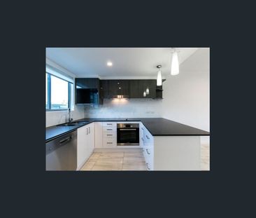 PERFECT LOCATION BEAUTIFUL TOWNHOUSE - Photo 4