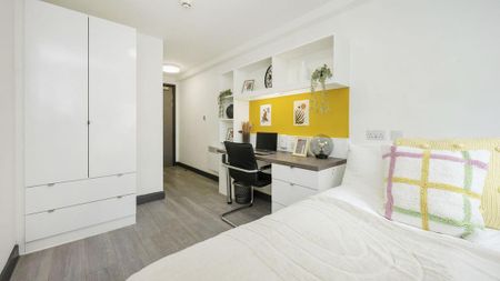 1 bedroom in a flat share to rent - Photo 5