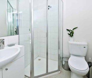 Room 11 (Ensuite) - Photo 1
