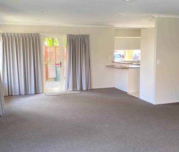 Three bedroom house in Northpark - Photo 3