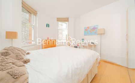 3 Bedroom flat to rent in Nevern Square, Kensington, SW5 - Photo 5