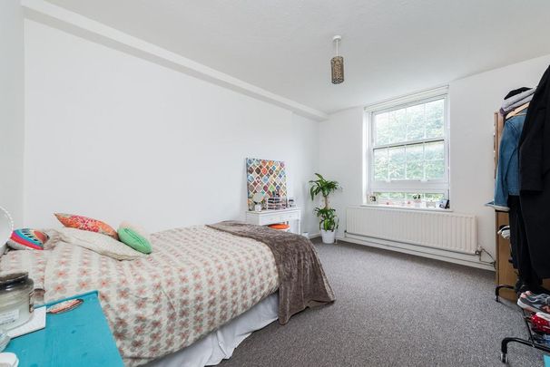4 bedroom flat to rent - Photo 1