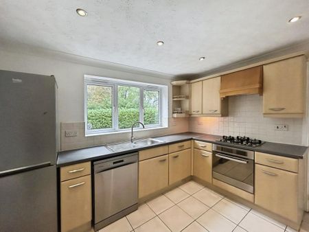 4 bedroom detached house to rent - Photo 3