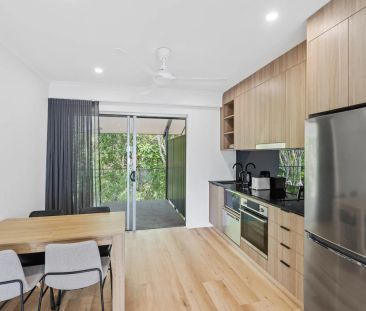 Furnished, modern, two bedroom apartment - Photo 3