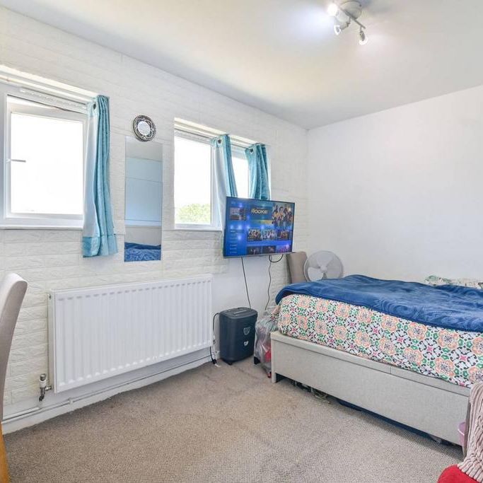 3 bedroom flat to rent - Photo 1