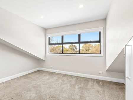 Statement Architecture in the heart of the village! - Photo 3