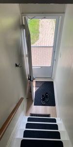 Beautifully Renovated Upper Unit on Wolsely Street! - Photo 4