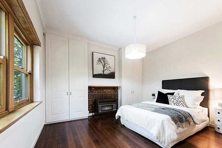 Beautiful 2-Bedroom on Bendigo Street - Photo 4