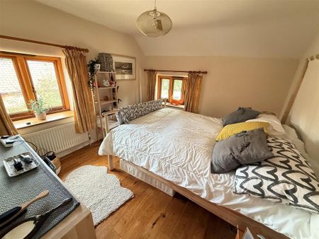 4 bedroom detached house to rent - Photo 4