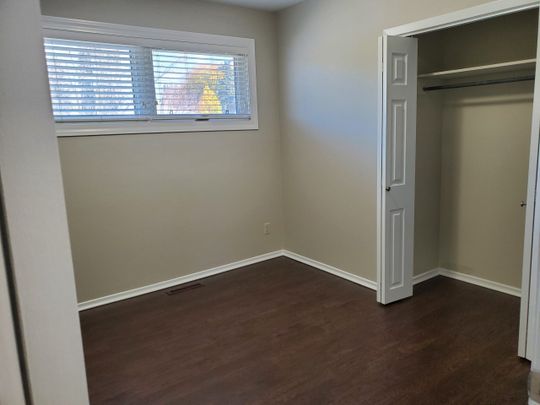 2106 LOUISE AVENUE - Photo 1