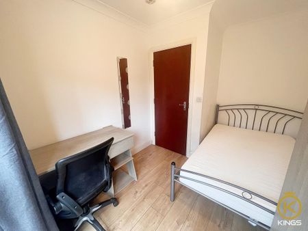 5 bedroom detached house to rent - Photo 4