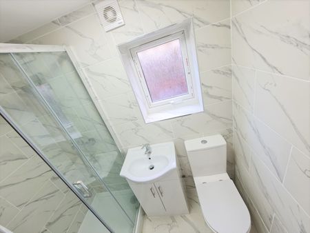 Studio Flat, Littlemoor Road, IG1 - Photo 5