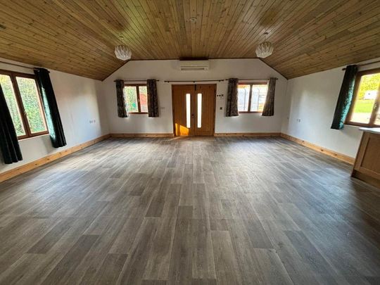 2 bedroom chalet to rent - Photo 1