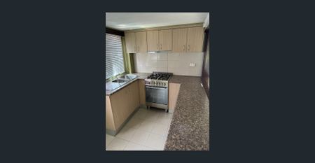 Dual Living 5 bedroom home in Bray Park - Photo 2