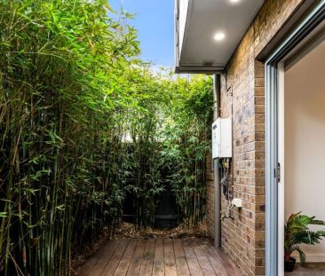 Modern Townhouse Living in a Prime Preston Location - Photo 1