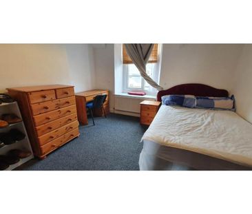 3 bedroom flat to rent - Photo 4