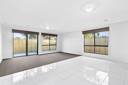 3 Iceberg Road, Beaconsfield VIC 3807 - House For Rent | Domain - Photo 2