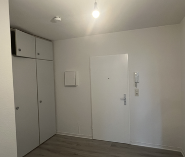 !!Schnell sein!! *Frisch renoviert* Helle 2-Zimmerwohnung mit BALKO... - Photo 3