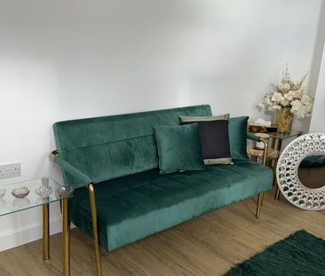 1 bedroom in a house share to rent - Photo 2