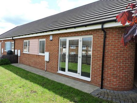 2 bedroom semi-detached bungalow to rent - Photo 5