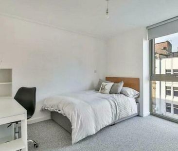 3 bedroom flat to rent - Photo 5