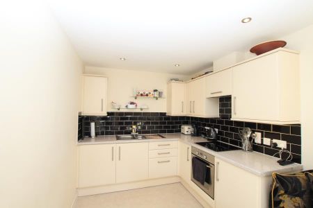 1 bedroom flat to rent - Photo 4
