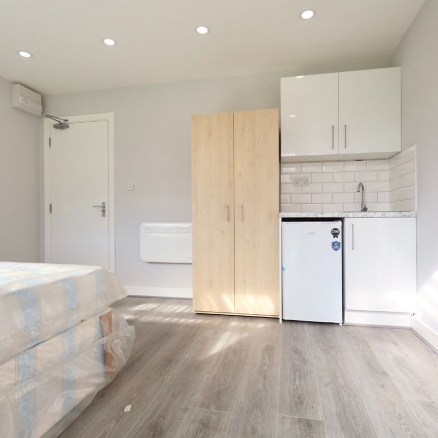 Studio Flat, Oxford Road, RG30 - Photo 1