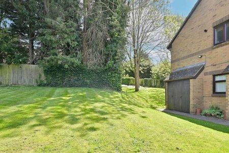 Richfield Road, Bushey, WD23 - Photo 4