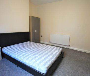 4 bedroom terraced house to rent - Photo 1