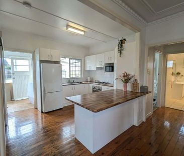 Charming Inner-City Home for Rent – Walk to Bakers Duck & the Toowo... - Photo 4