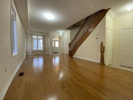 For Lease - 42 Foshan Avenue, Markham, Ontario - Photo 3