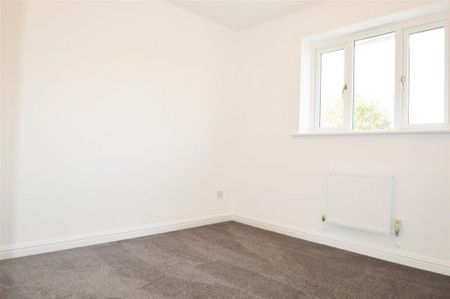 4 bedroom detached house to rent - Photo 3