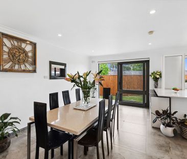 Spacious Family Home in Sought-After Killarney Heights - Photo 2