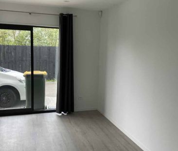 Discover comfort and style at 2/20 Metcalfe Rd, Ranui. - Photo 1