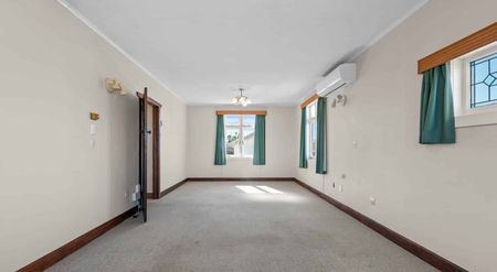 Location, location, location - Photo 2