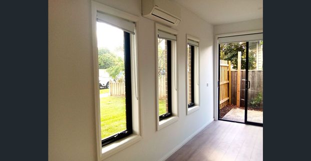 LUXURY 2 BEDROOM 2 STORY TOWNHOUSE - Photo 1