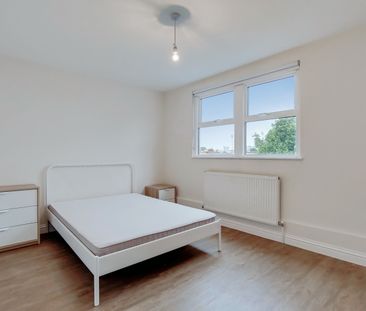3 Bed Flat, Ormiston Grove, W12 - Photo 4