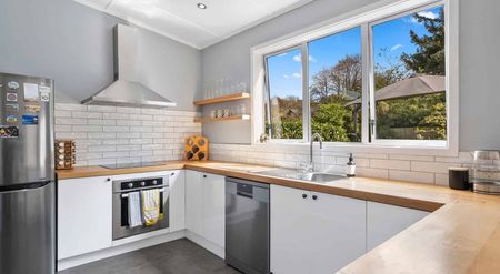 Beautifully Renovated Villa Close to City Centre - Photo 3