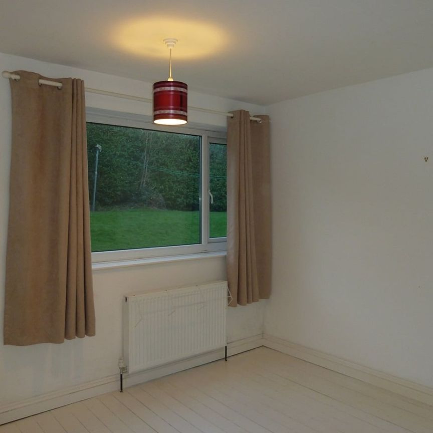 2 Bed Flat, Alwoodley, LS17 - Photo 1