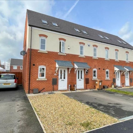 3 bedroom end of terrace house to rent - Photo 1