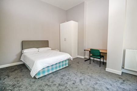 6 bedroom detached apartment to rent - Photo 3